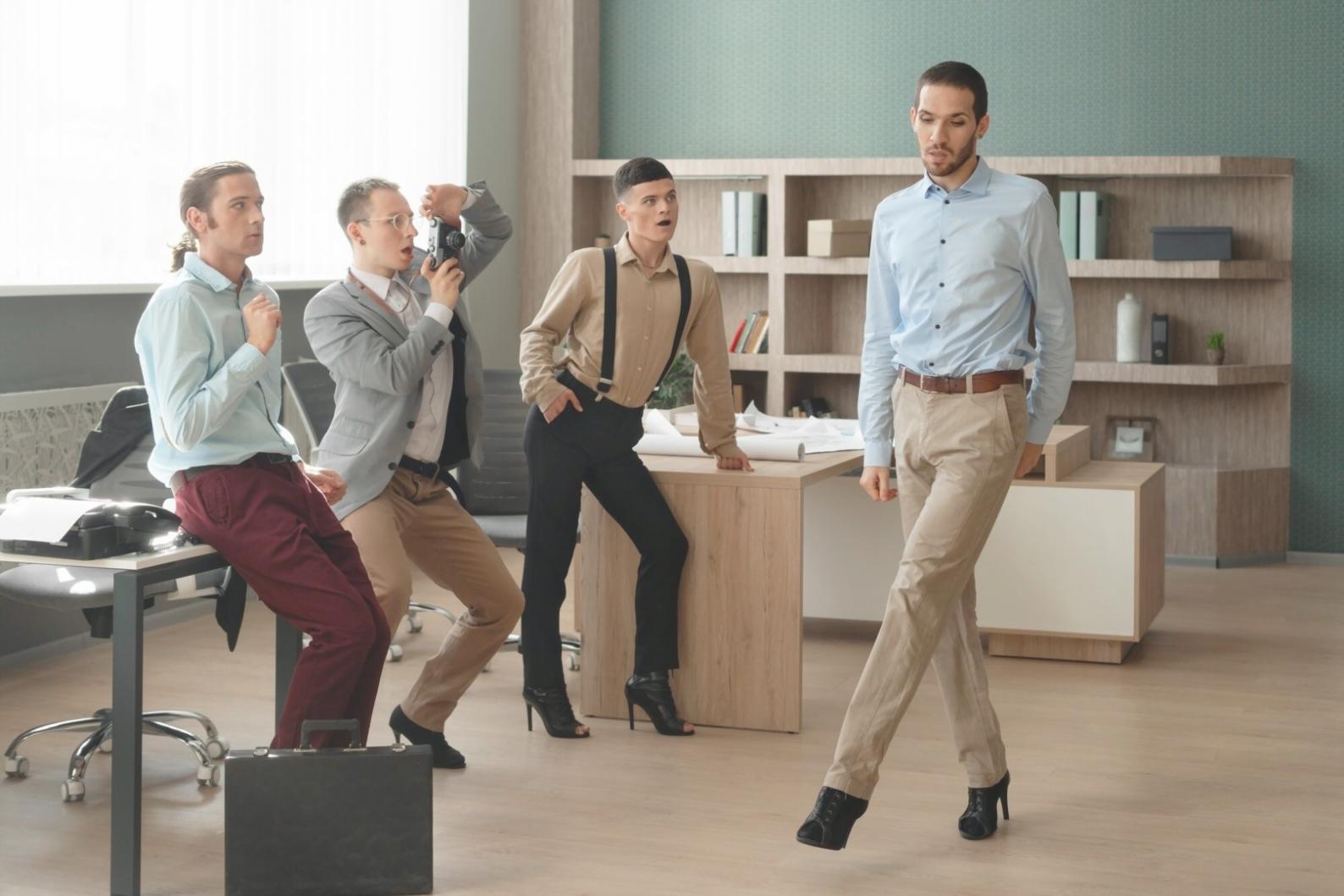 Espace de travail avec tableaux de bord financiers et analyses